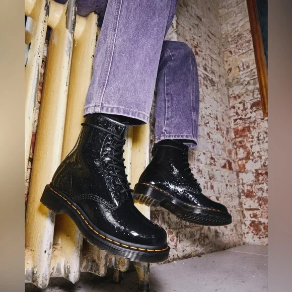 New Dr Martens 1460 LEOPARD EMBOSS PATENT LEATHER BOOTS Black Size 8 - Picture 4 of 9